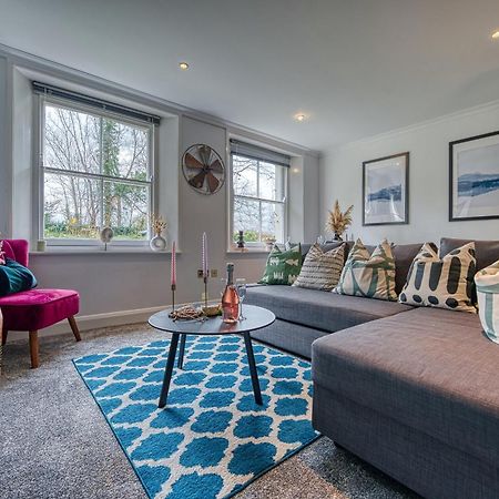 2 Bedroom Stylish Spacious Apt, Sleeps 6, Central Cheltenham, With Free Parking - By Blue Puffin Stays Bagian luar foto