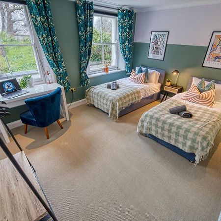 2 Bedroom Stylish Spacious Apt, Sleeps 6, Central Cheltenham, With Free Parking - By Blue Puffin Stays Bagian luar foto
