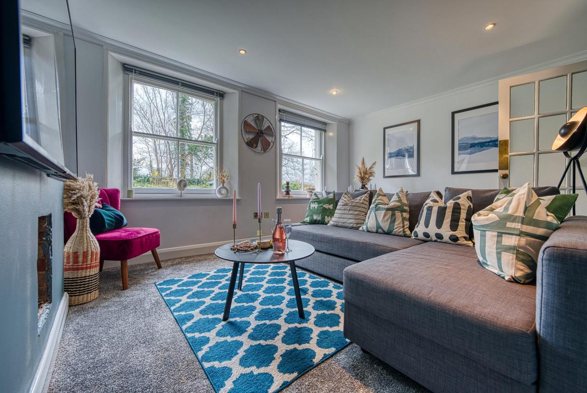2 Bedroom Stylish Spacious Apt, Sleeps 6, Central Cheltenham, With Free Parking - By Blue Puffin Stays Bagian luar foto