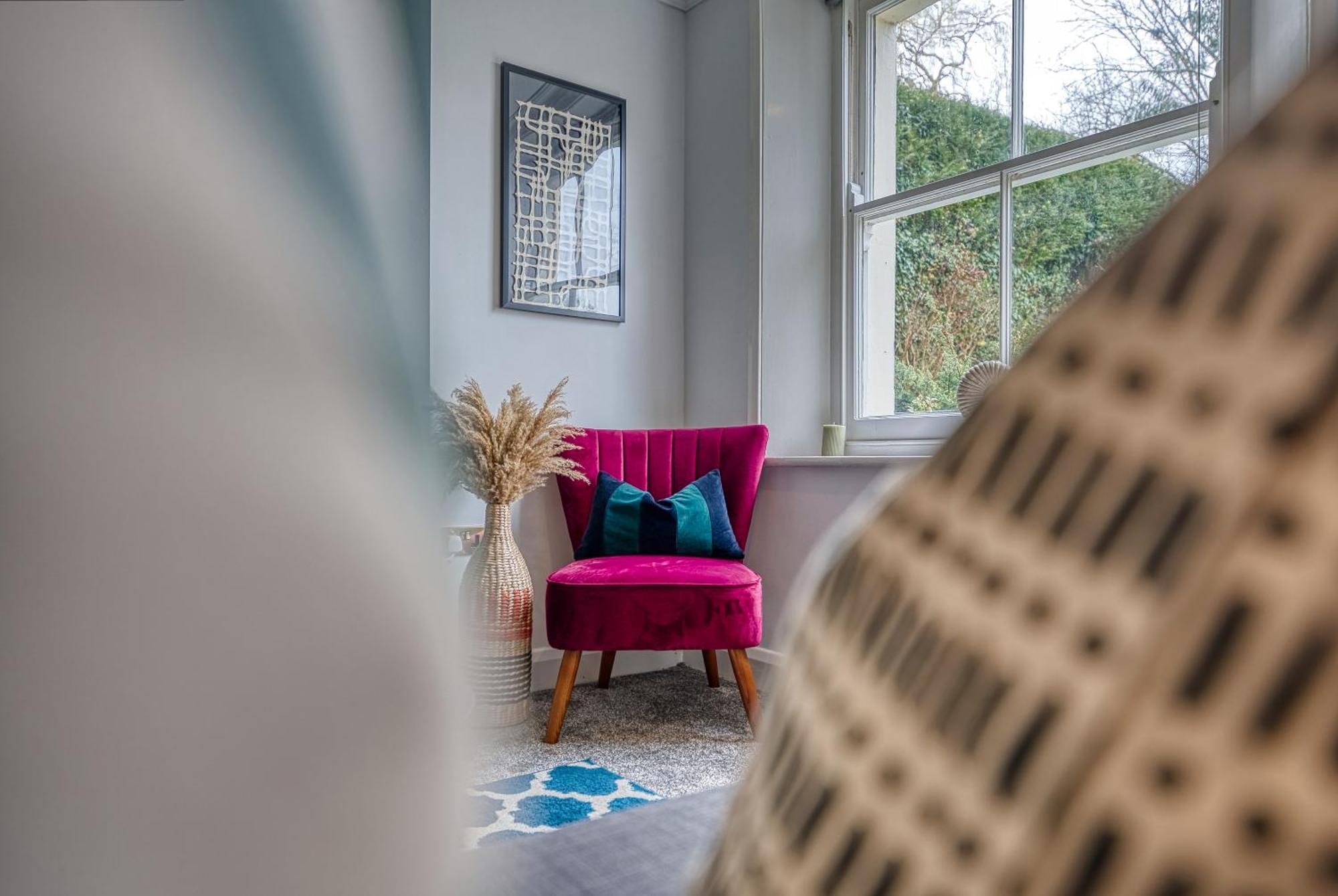 2 Bedroom Stylish Spacious Apt, Sleeps 6, Central Cheltenham, With Free Parking - By Blue Puffin Stays Bagian luar foto