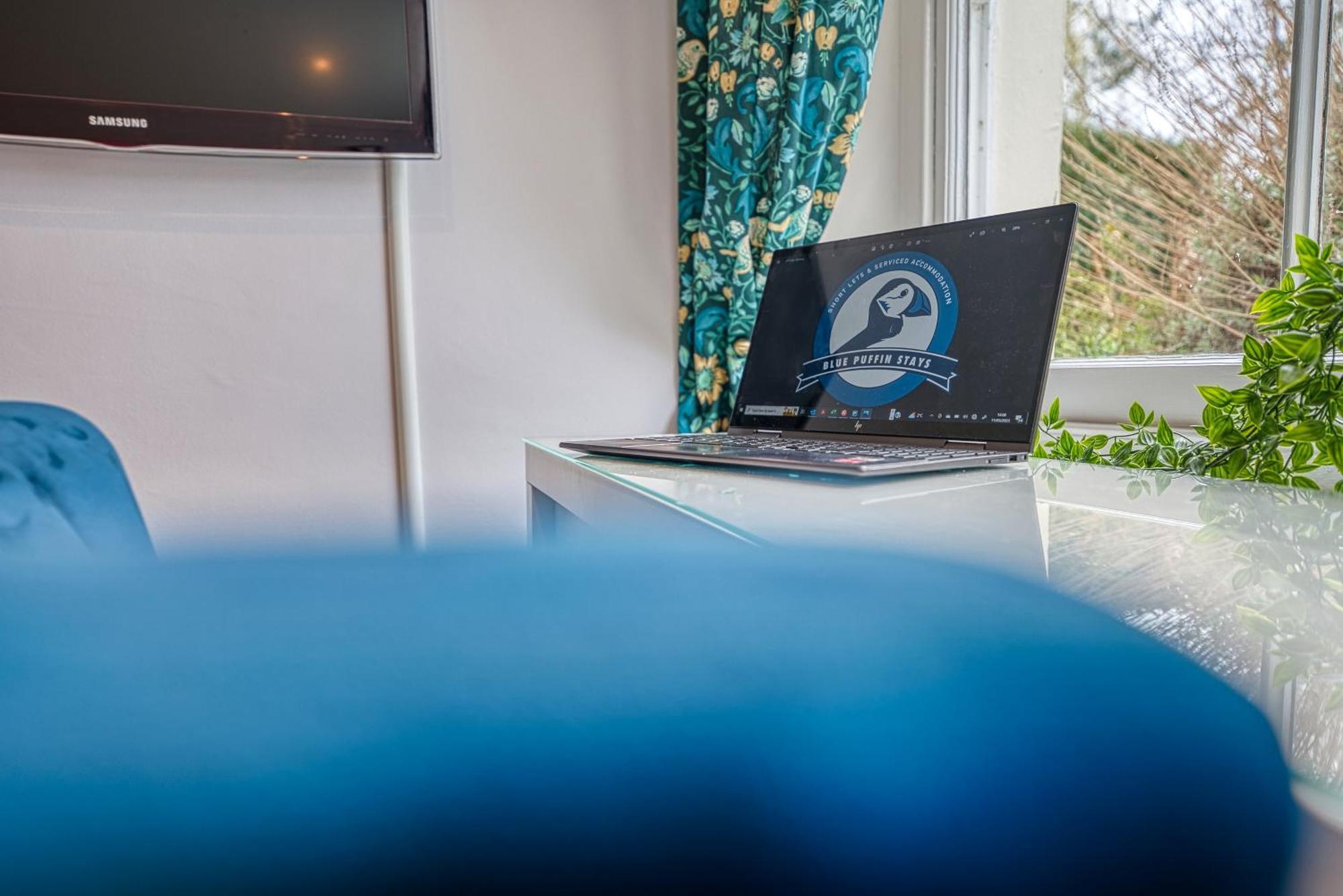 2 Bedroom Stylish Spacious Apt, Sleeps 6, Central Cheltenham, With Free Parking - By Blue Puffin Stays Bagian luar foto