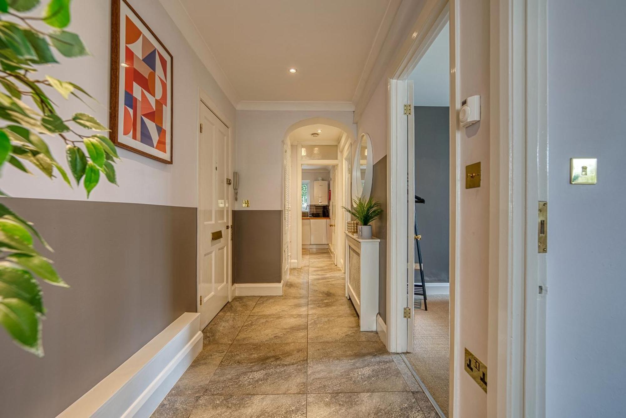 2 Bedroom Stylish Spacious Apt, Sleeps 6, Central Cheltenham, With Free Parking - By Blue Puffin Stays Bagian luar foto