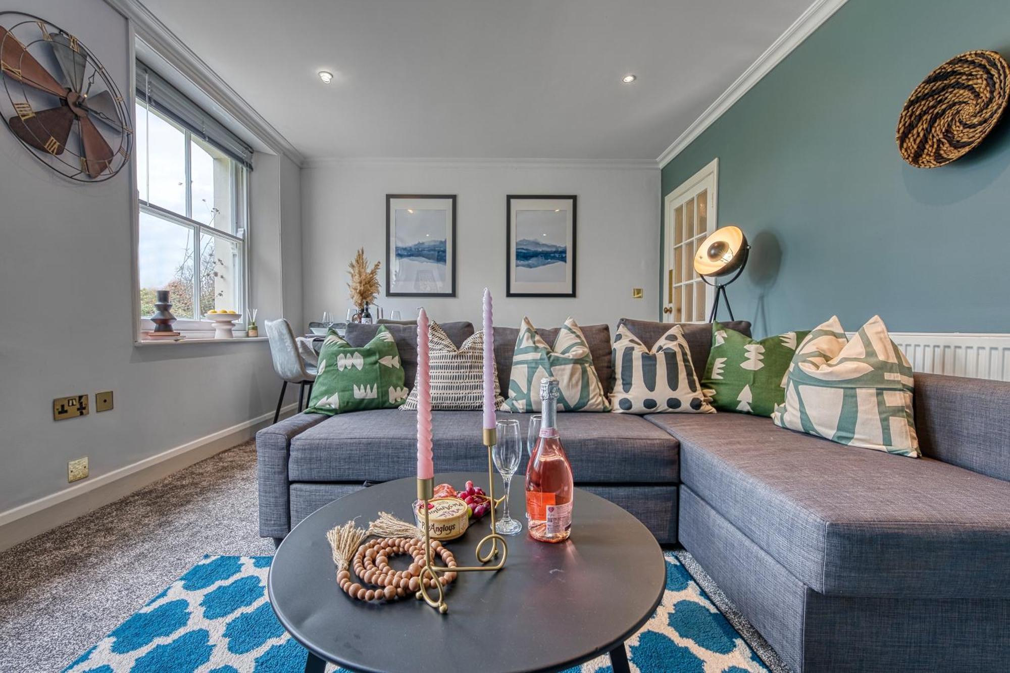2 Bedroom Stylish Spacious Apt, Sleeps 6, Central Cheltenham, With Free Parking - By Blue Puffin Stays Bagian luar foto