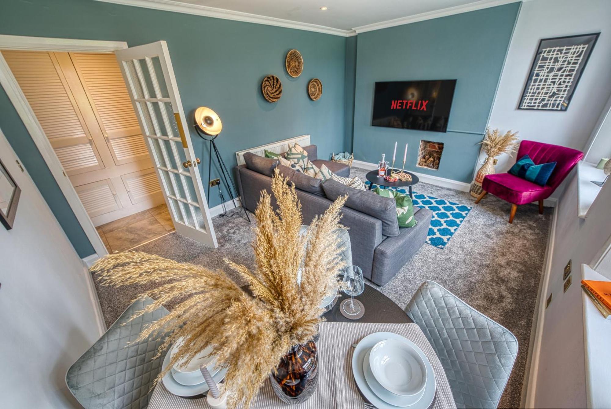 2 Bedroom Stylish Spacious Apt, Sleeps 6, Central Cheltenham, With Free Parking - By Blue Puffin Stays Bagian luar foto